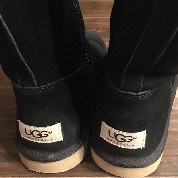 UGGS suede shearling zipper boot. - Picture 4 of 8